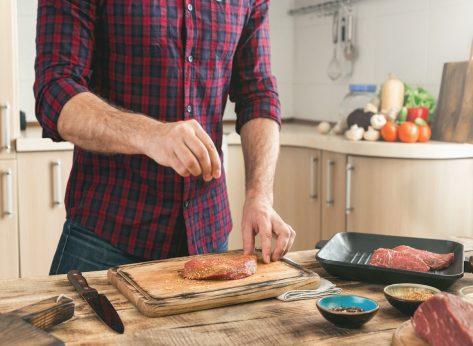 4 Worst Steaks To Cook at Home